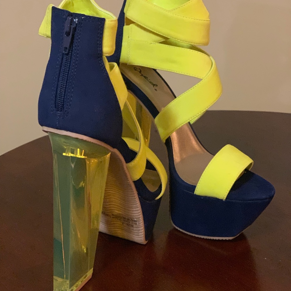 Platform sandals - Picture 2 of 3